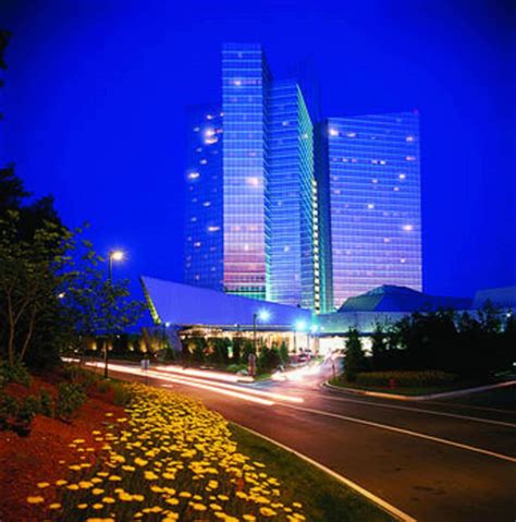 mohegan sun casino hotels